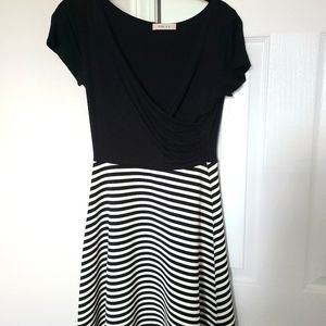 Gilli black white Striped dress small